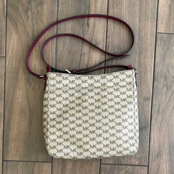 Michael Kors Monogram Cream and Brown Crossbody/Messenger Bag - Picture 5 of 12